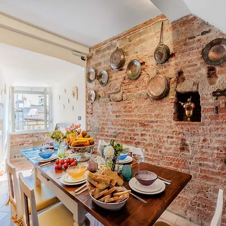 Classic 3 Bedroom Panoramic Apartment Lucca