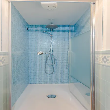 Classic 3 Bedroom Panoramic Apartment Lucca