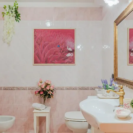 Classic 3 Bedroom Panoramic Apartment Lucca
