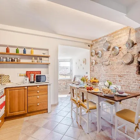 Classic 3 Bedroom Panoramic Lucca