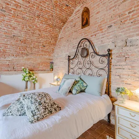 Classic 3 Bedroom Panoramic Apartment *